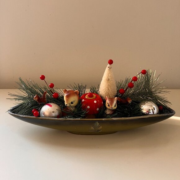 Vintage Woodland Christmas Decor featuring whimsical squirrels - Picture 4 of 12